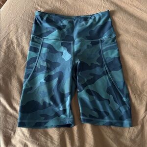 BUNDLE FOR DISCOUNT- Womens camo shorts size M